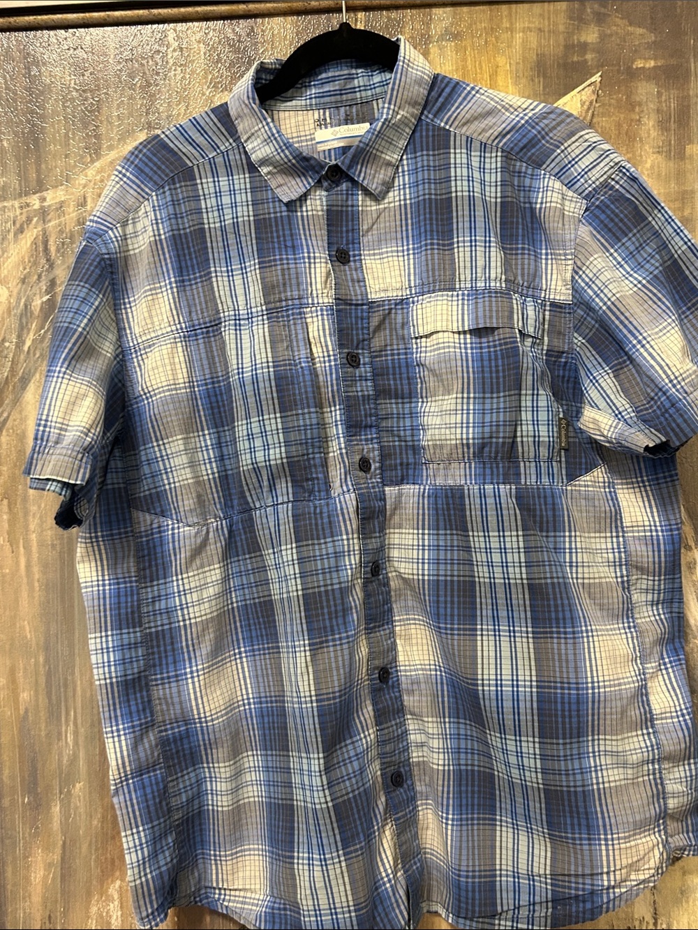 Columbia Blue and White Plaid Short-Sleeve Button-Down Shirt Medium